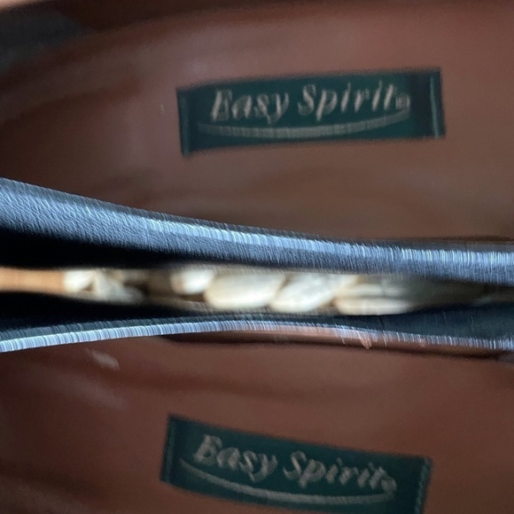 Easy Spirit black leather block heels in size 8 - Picture 2 of 5